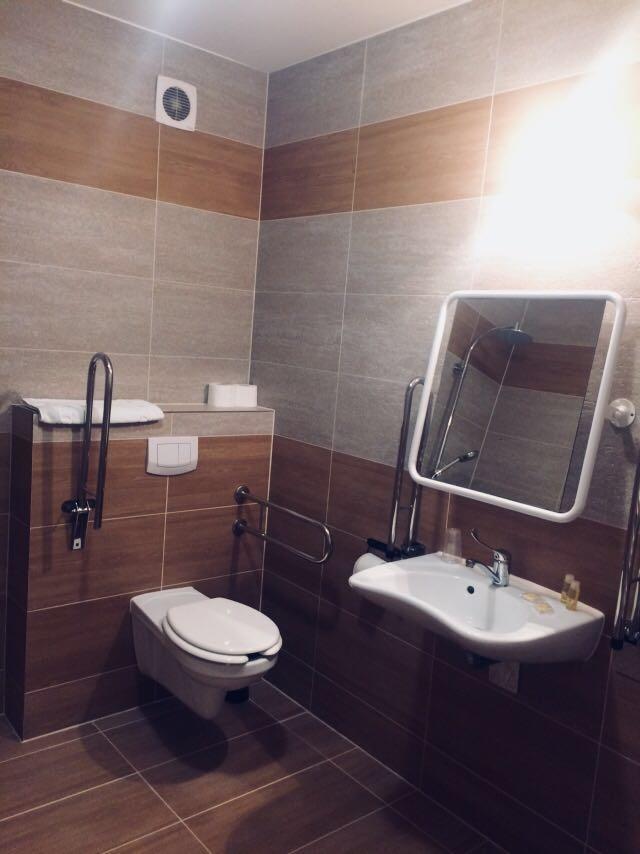 Villa Sobótka Nocleg ze śniadaniem *